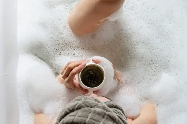 top-view-girl-bathtub-with-foam_LR